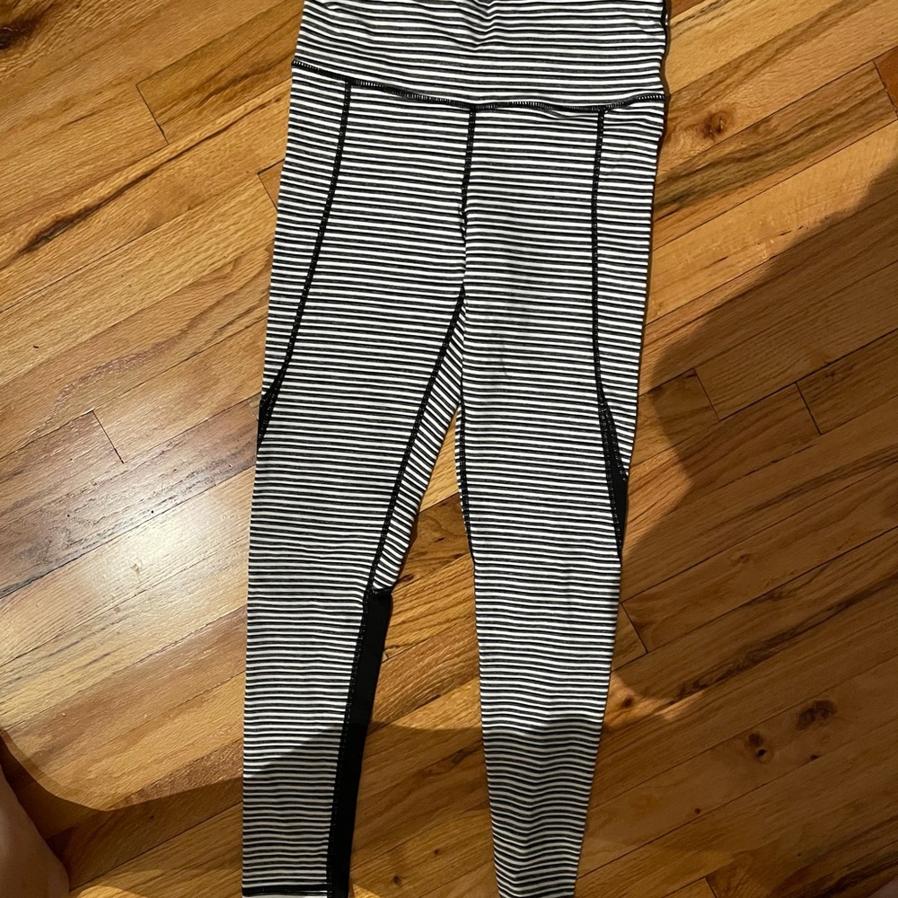 Cute striped leggings, only worn twice!